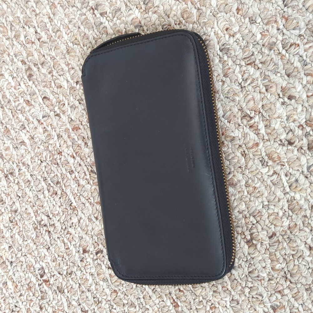 Everlane The Slim Zip Wallet